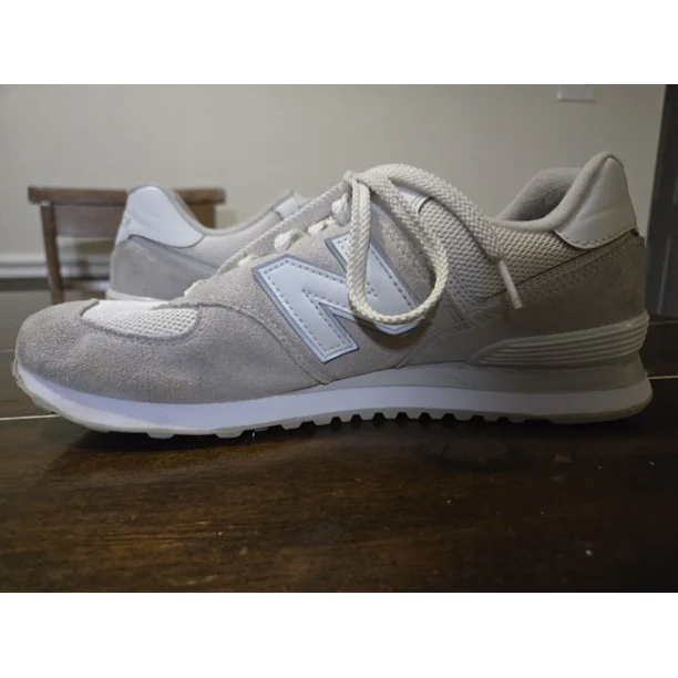 New Balance Men's 574 size 10.5 D. white on white.ML574ES2