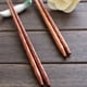 thumbnail image 5 of Juego de 5 pares de palillos chinos reutilizables de madera natural estilo japonés con estuche (palillos retorcidos)., 5 of 6