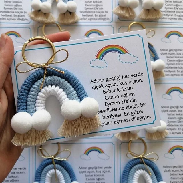 LLavero de arcoíris de macramé, borla, regalo hecho a mano, llavero de macramé, regalo de recuerdo de días especiales