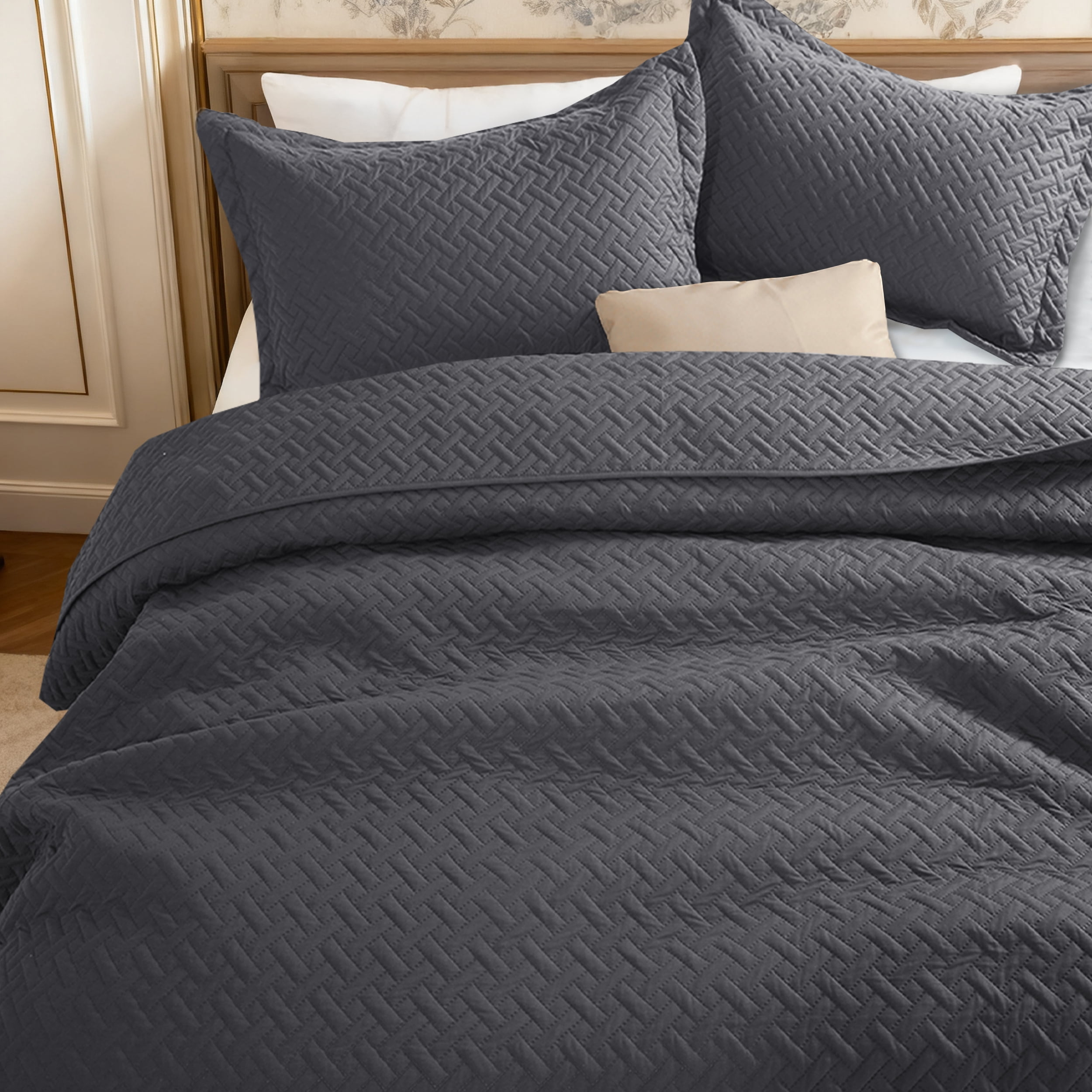 VCCOEM Quilt Set Full/Queen Size Lightweight Bedspreads, All Season Coverlet, 3 Piece (1 Quilt, 2 Pillow Shams), Woven Pattern, Dark Gray