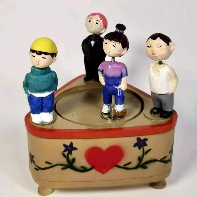 facefd Kissing Doll Music Box Creative Sound Machine Play for Girls Kids Boys Style B