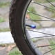thumbnail image 4 of 4 tapones antipolvo para válvulas de neumáticos de coche y motocicleta de aleación de aluminio con forma de U, 4 of 9