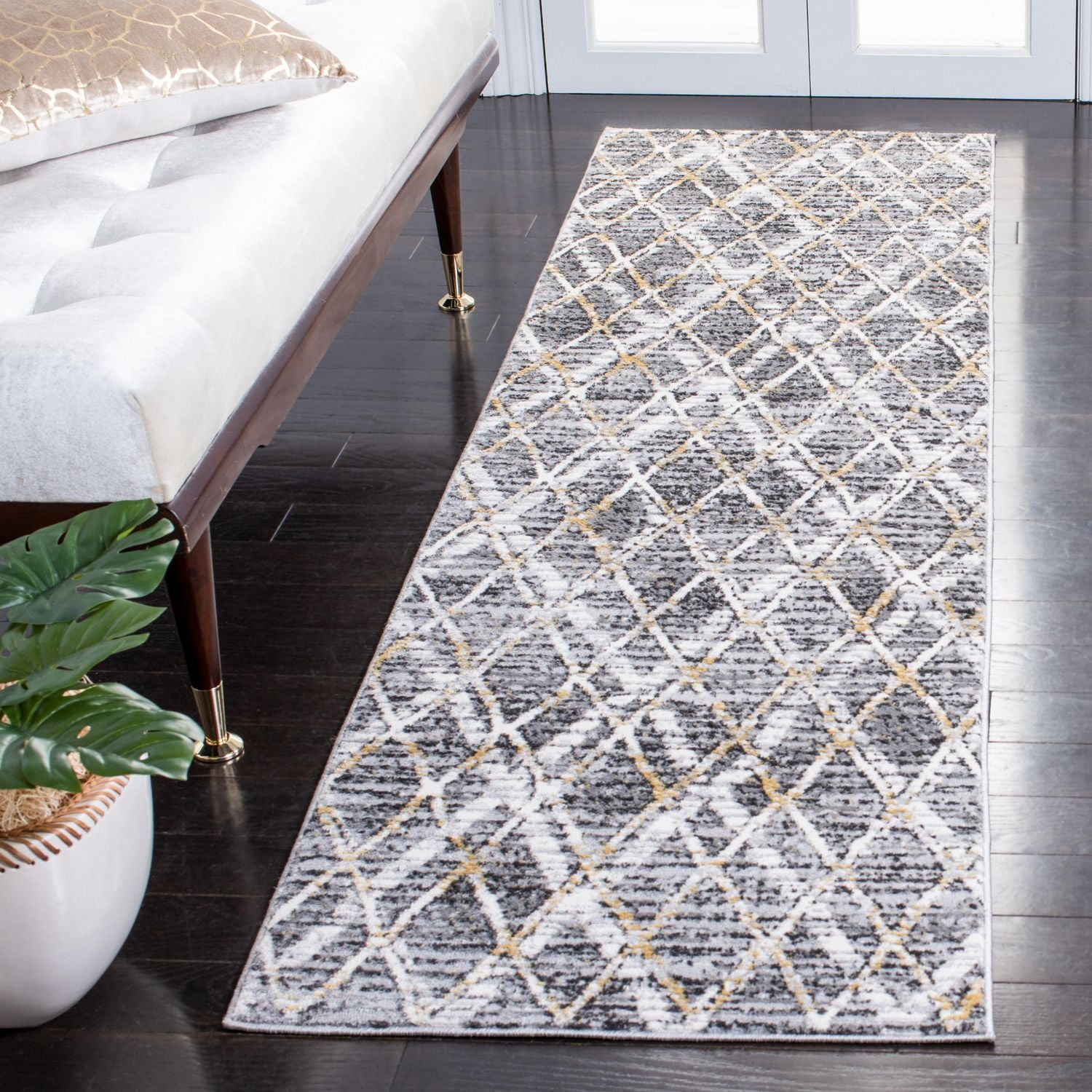 Safavieh Lagoon Ailbe Distressed Trellis Area Rug
