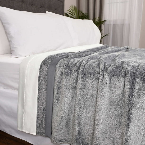 Kirkland Signature Plush Blanket Gray, Queen