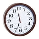 thumbnail image 4 of Reloj de pared digital Hengsof con hora, día de la semana y temperatura, silencioso, funciona con pilas, redondo, digital y analógico, para aula, oficina, dormitorio, hogar y escuela., 4 of 5