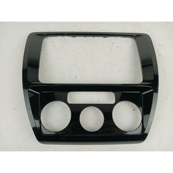 Pre-Owned 2016 Volkswagen Jetta Radio Temp Control Bezel OEM - Verify Specific Vehicle Fitment In Description - (Good)