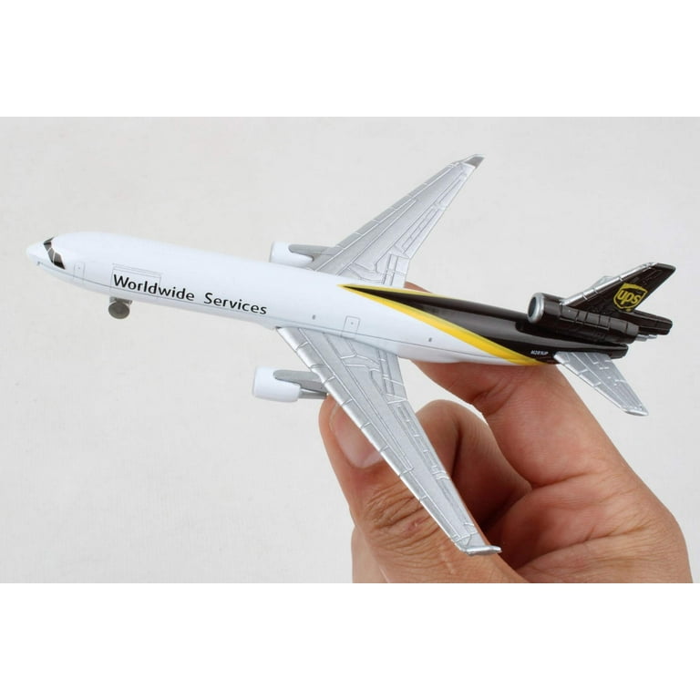 貨物機模型　UPS　MD-11F　1/400　　　　　く Amazon.com: ACE HOBBY GeminiJets for UPS Worldwide Services