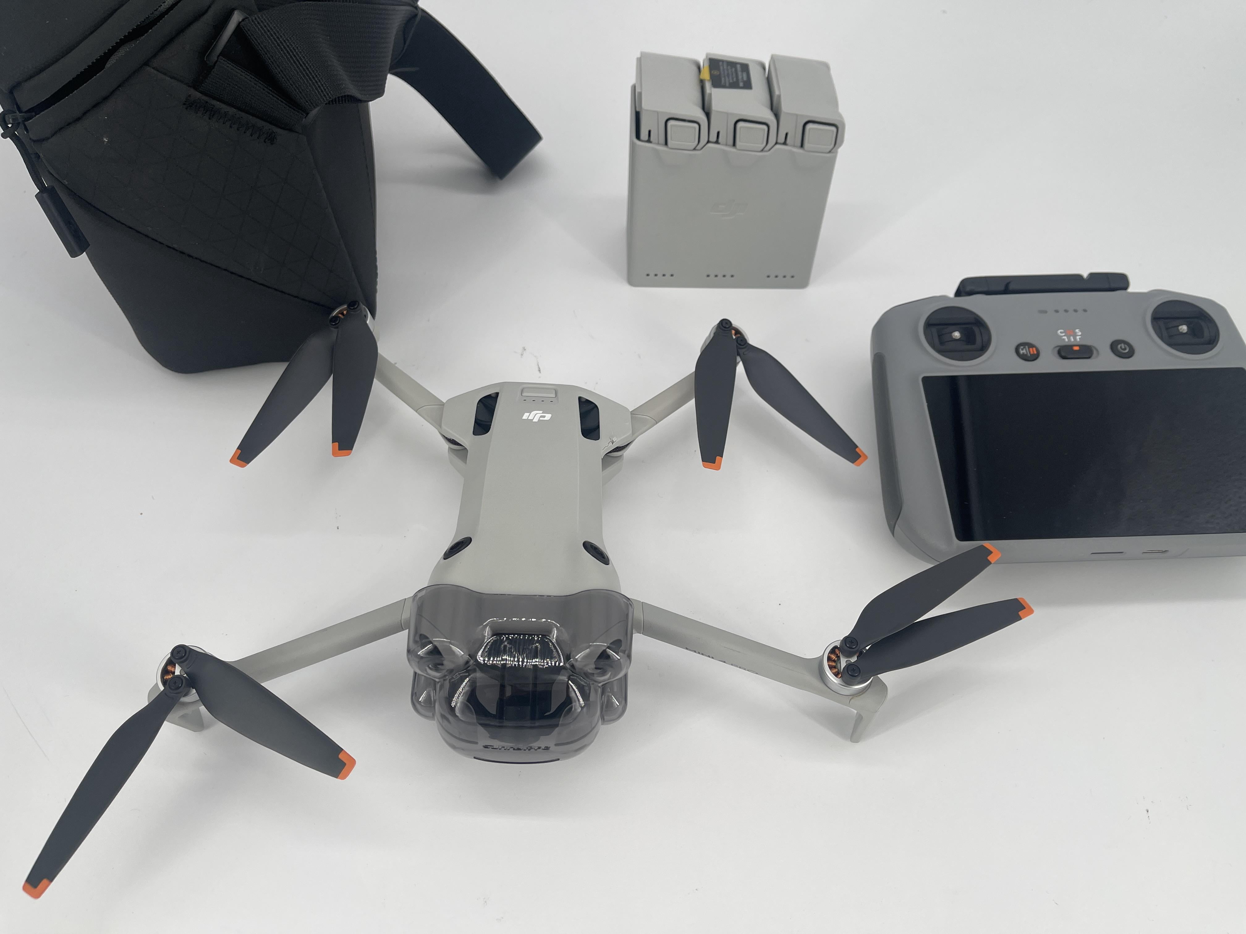 Pre-Owned DJI Mini 4 Pro Fly More Combo Drone with RC 2 + 3 Batteries / NEW