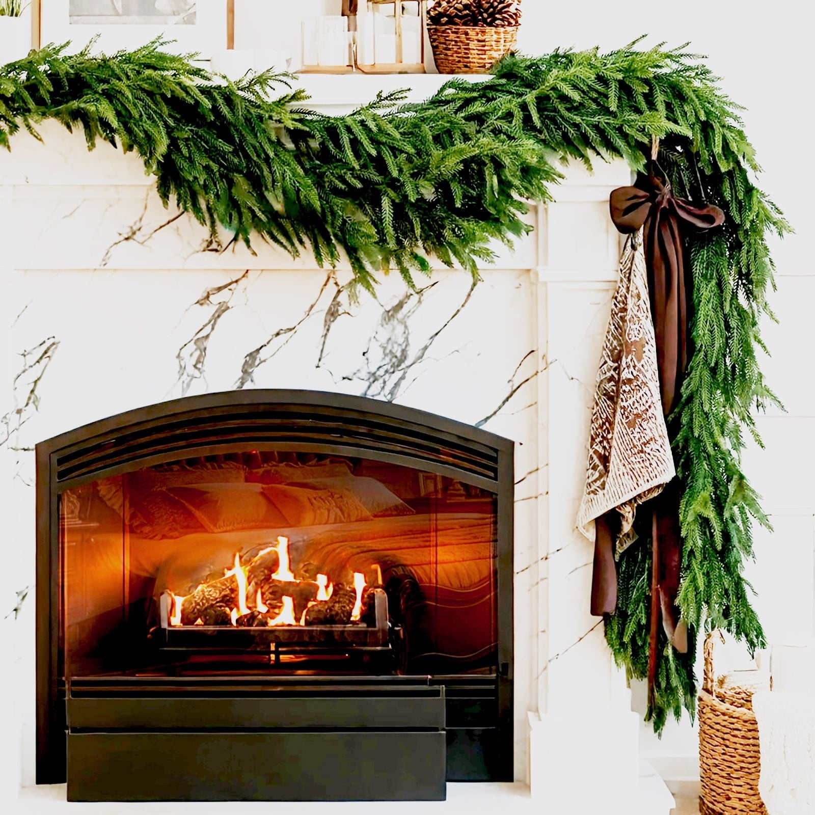KOYPTL 8.86ft Christmas Garlands Norfolk Pine Garland Real Touch Artificial Faux Greenery Garland for Table, Mantle, Staires, Wall Holiday Indoor Outdoor Christmas Decorations
