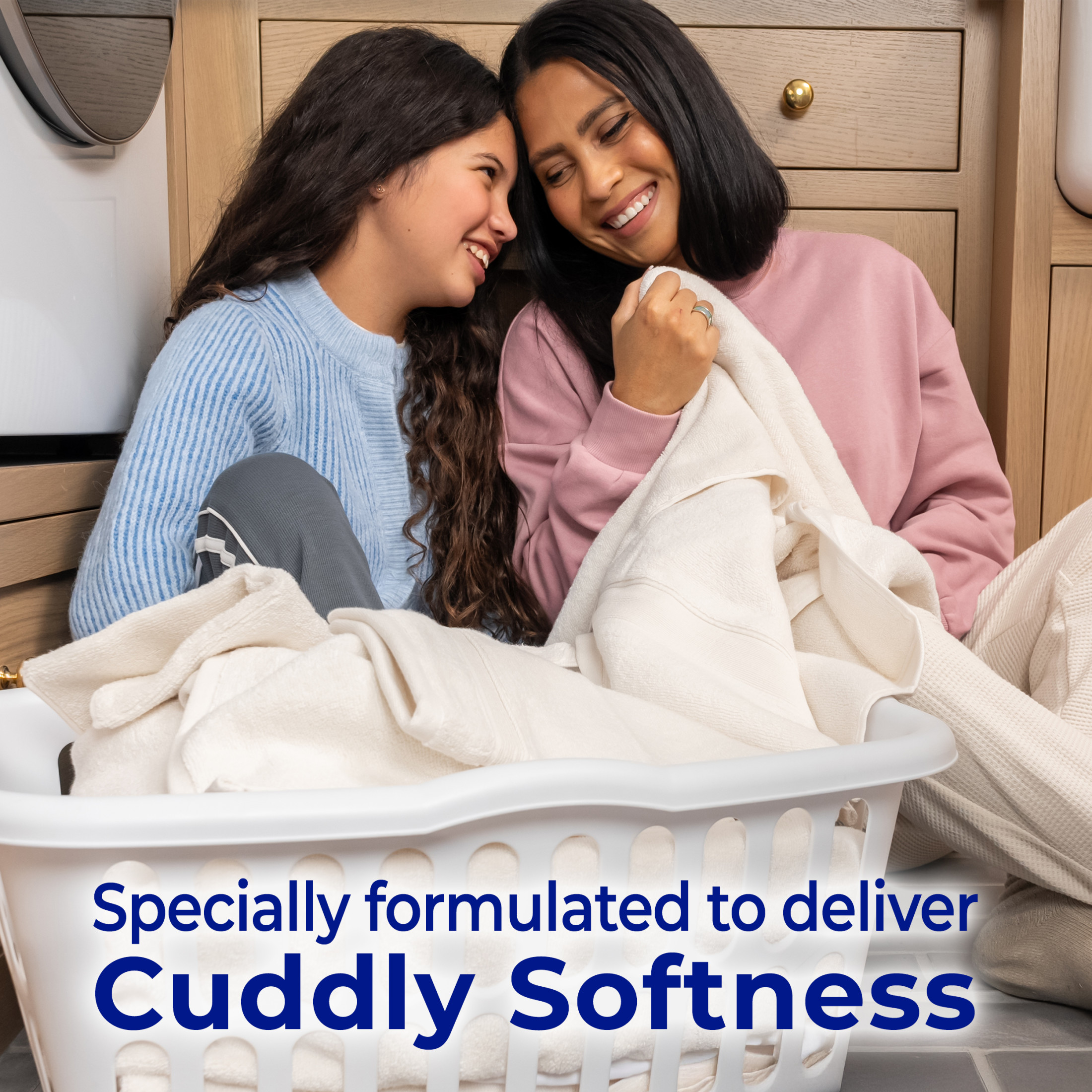 Snuggle Blue Sparkle Cuddle-Up Fresh Liquid Fabric Softener photo 4