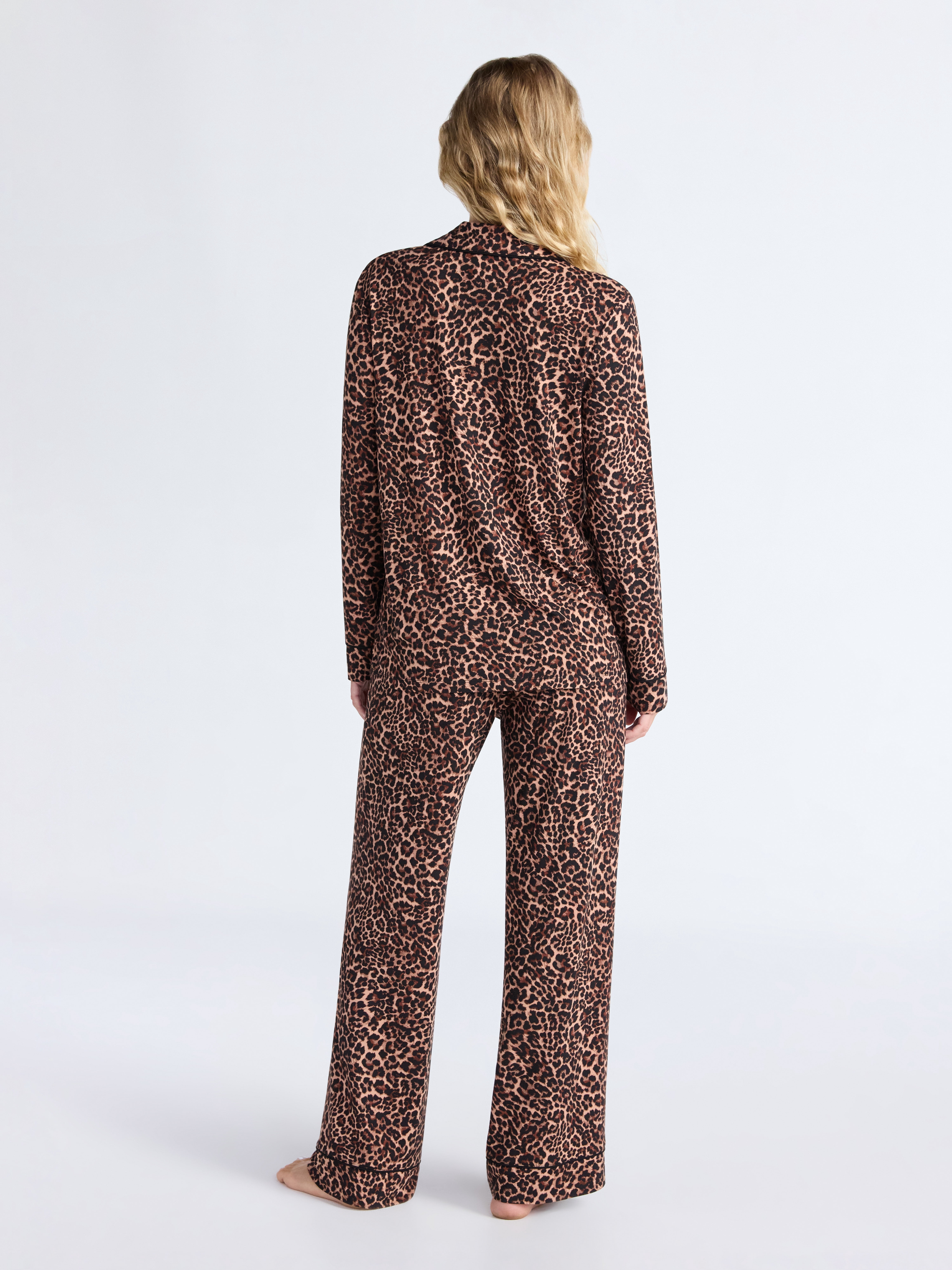Joyspun Women’s Dreamy Soft Collection Long Sleeve Top and Pants Pajama Set, Sizes XS-4X