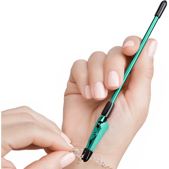 CraftyCrocodile Herramienta Auxiliar para Pulseras, Cierre Metálico para Pulseras, Collares, Joyas y Relojes. Herramienta Portátil y Fácil de Usar para Sujetar Cierres, Color Verde Azulado.