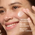 thumbnail image 3 of Protector solar EltaMD UV Clear, propenso a manchas y equilibra la grasa, SPF 50, 3 of 9