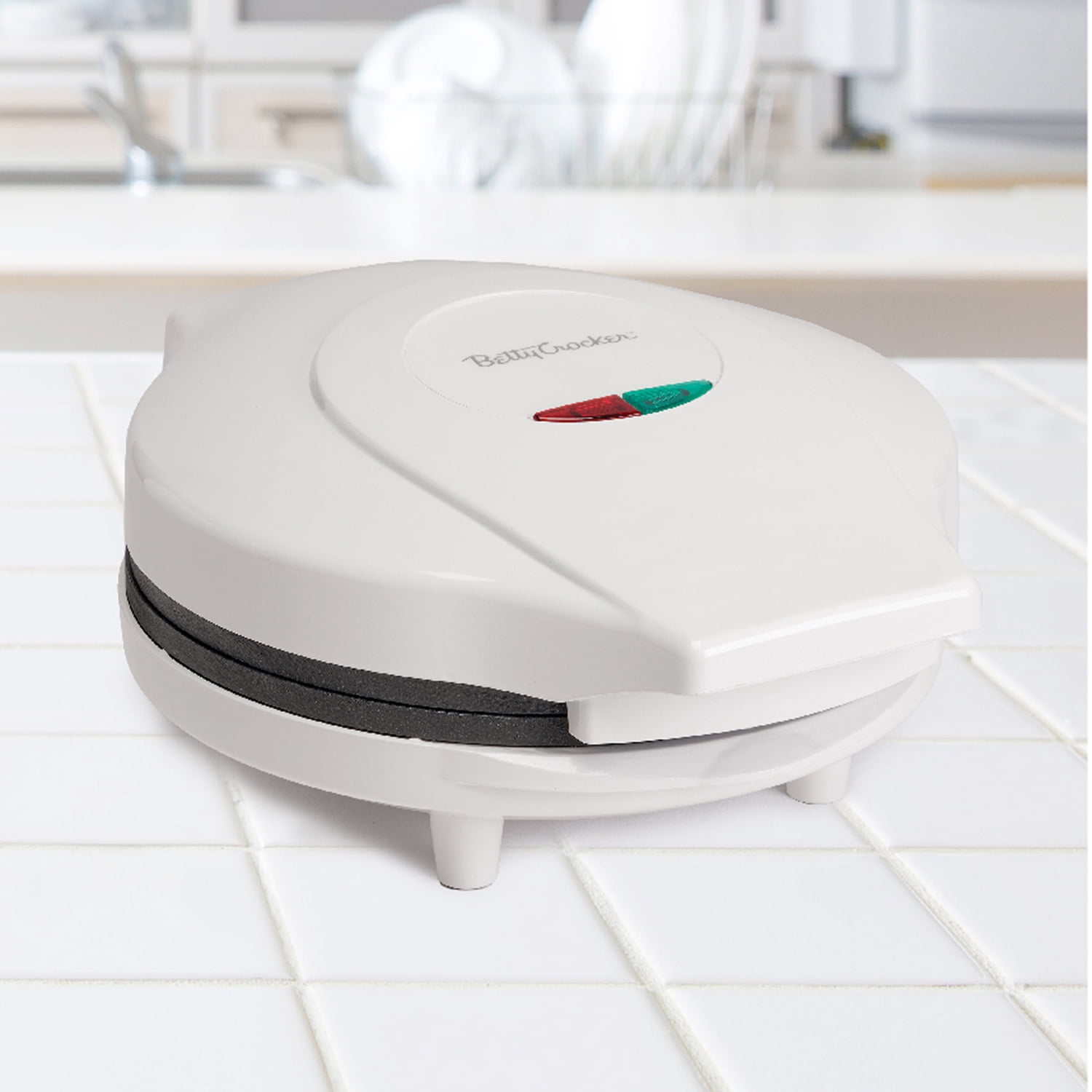 Betty Crocker 8-In. Indoor Electric Travel Nonstick Pizza Maker Plus with Insulated Travel Bag (White)