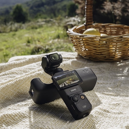 DJI Osmo Pocket 3 Creator Combo, 4K/120fps Camera with 1 DJI Osmo Pocket 3 Creator Combo, 4K/120fps Camera with 1