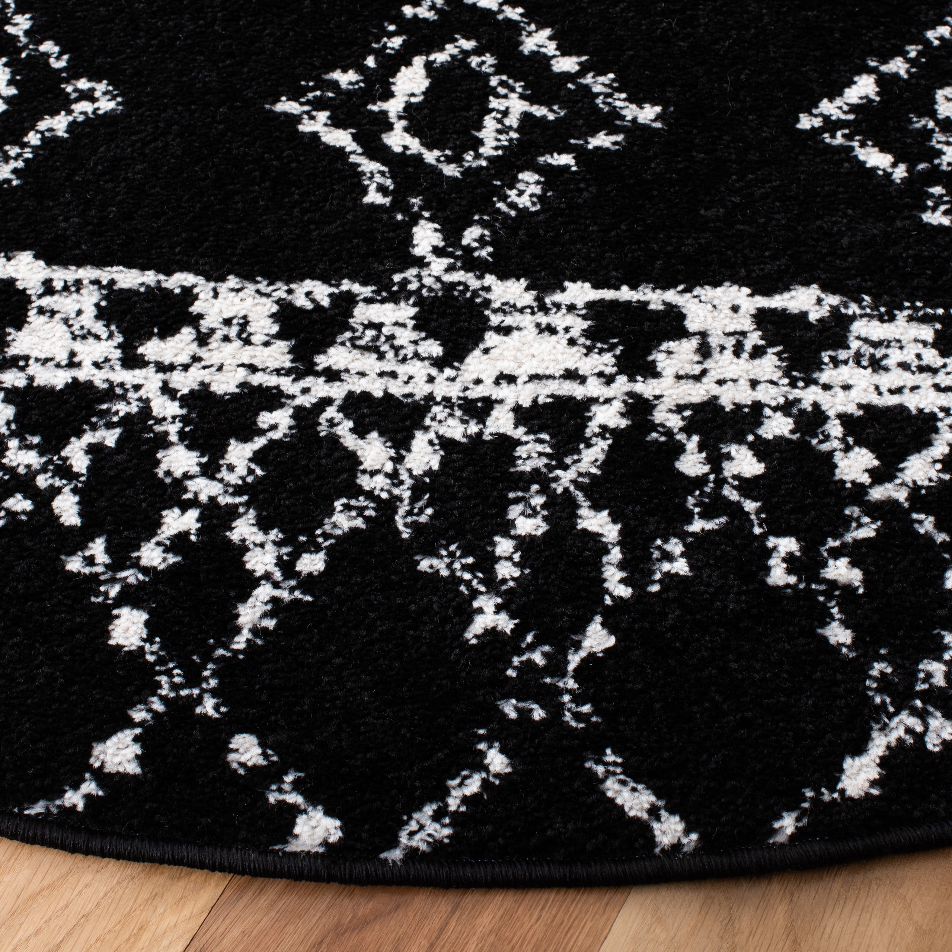 SAFAVIEH Tulum Coriander Oriental Area Rug, Black/Ivory, 10' x 10' Round