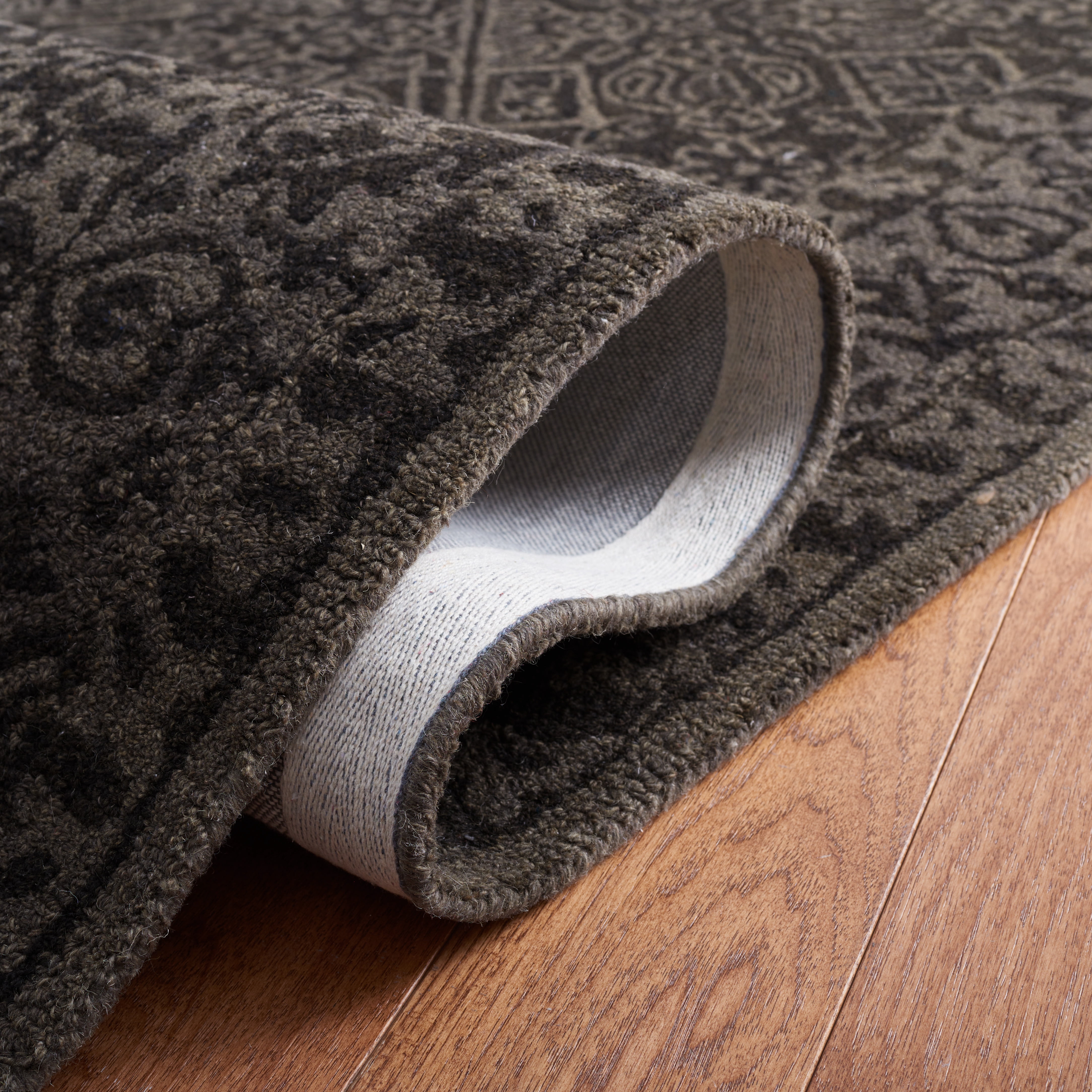 Safavieh Dip Dye Felicia Floral Area Rug, Dark Gray, 7' x 7' Round