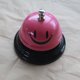 thumbnail image 1 of Campana de mano con forma de cara sonriente de metal para entrenamiento de mascotas, barra de servicio para restaurante, campana de convocatoria, contestador automático de competición, mesa de, 1 of 6
