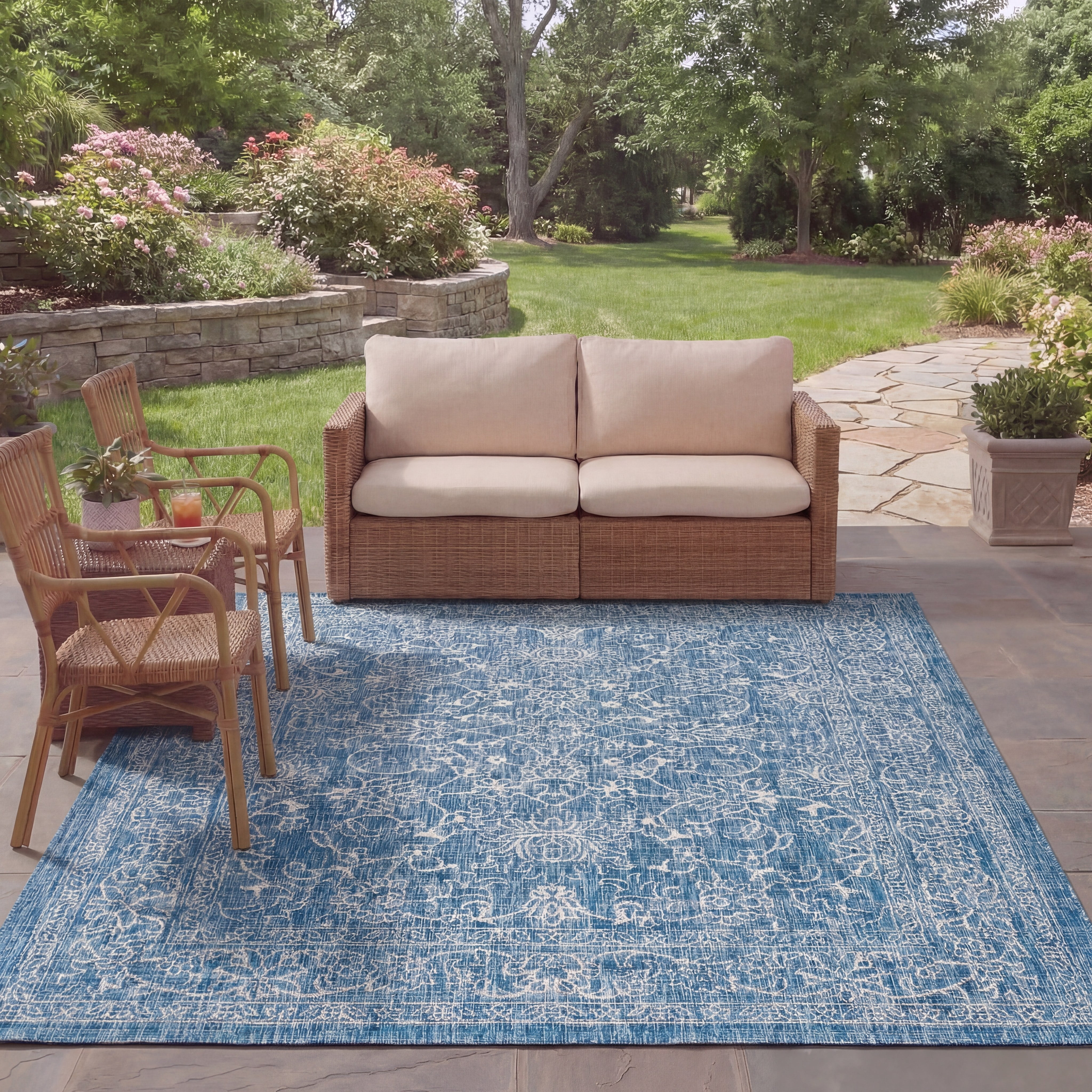 SAFAVIEH Courtyard Darin Traditional Indoor/Outdoor Area Rug, 8' x 10', Navy/Ivory
