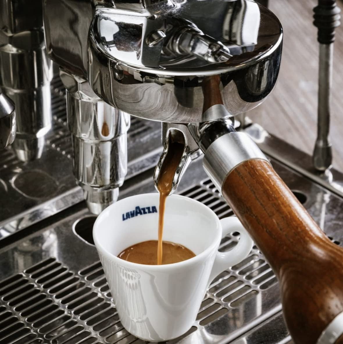 Lavazza Espresso Barista Gran Crema Whole Bean Coffee Blend, Medium Espresso Roast, 1 kg Bag - Chocolate and Spicy Aroma