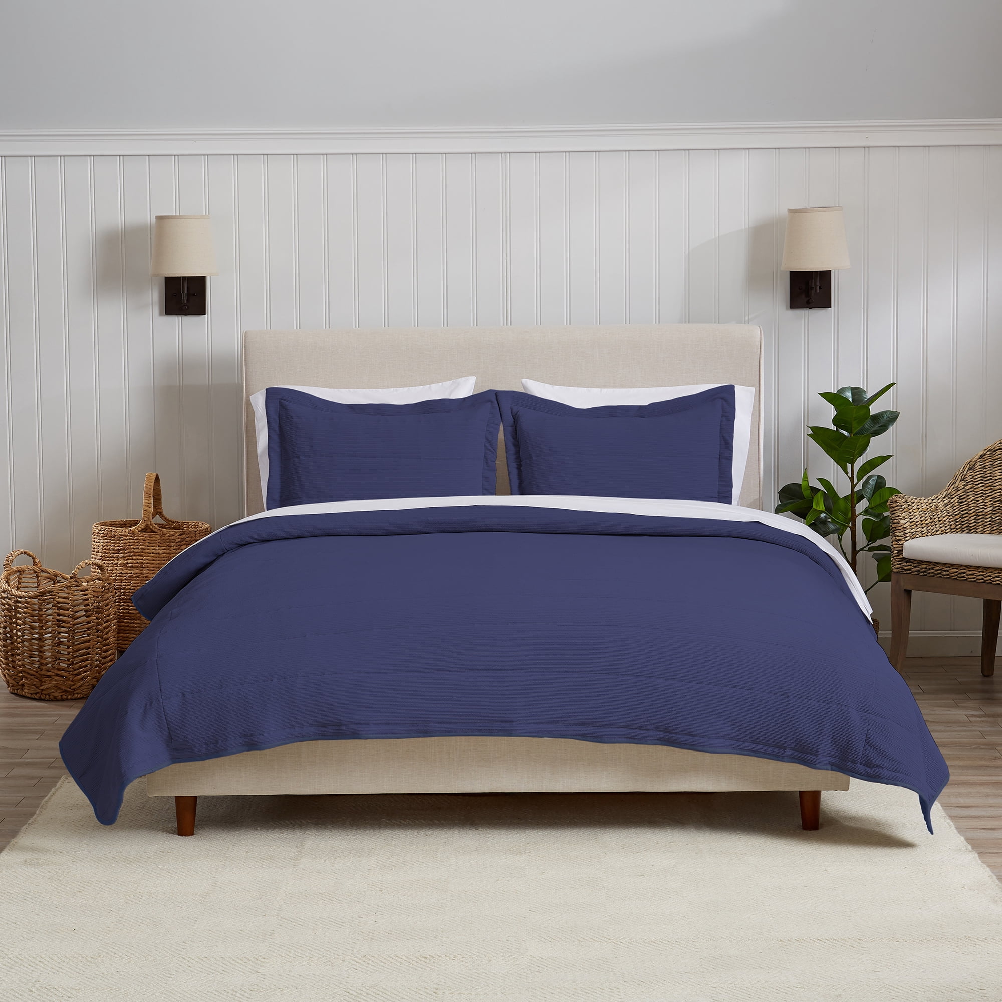 Great Bay Home Textured Spandex Solid Reversible Quilt Set With Shams  (Full / Queen, Navy)