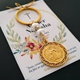 thumbnail image 2 of Llavero perla Blanca San Benito Greca Chapa De Oro recuerdo con tarjeta personalizada para bautizo, primera comunión, confirmación, boda, xv años,etc.Paquete de 5 Piezas, 2 of 5