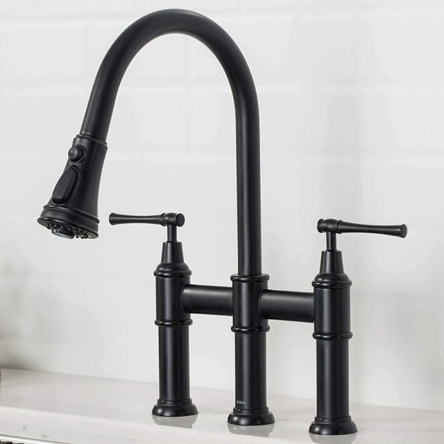 Grifo de Cocina Allyn Kraus Diseño Puente de Transición con Cabezal Rociador Abatible Negro Mate Kraus KPF-3121MB