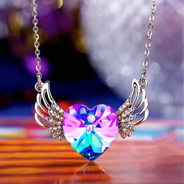 Collar de alas de Ángel creativo para mujer, joyería de cristal de corazón precioso, colgante de compromiso de boda, regalo de cumpleaños de aniversario