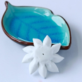 thumbnail image 4 of Soporte para varillas de incienso, incensario de cerámica hecho a mano, quemador artístico, bobina de palo, porcelana de loto, flor decorativa, cono de incienso, bandeja para recoger cenizas hecha a, 4 of 5