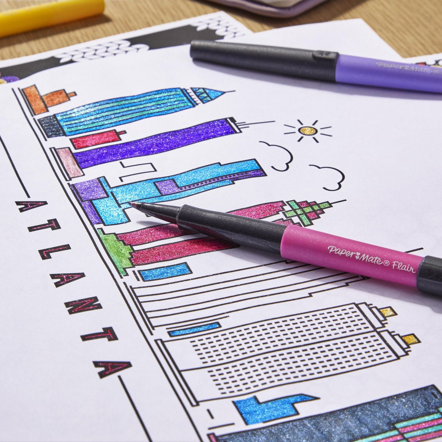 Stylos Paper Mate Flair, stylos-feutres à pointes métalliques, lumières de la ville, encre scintillante brille sur papier blanc, couleurs assorties, 16 unités