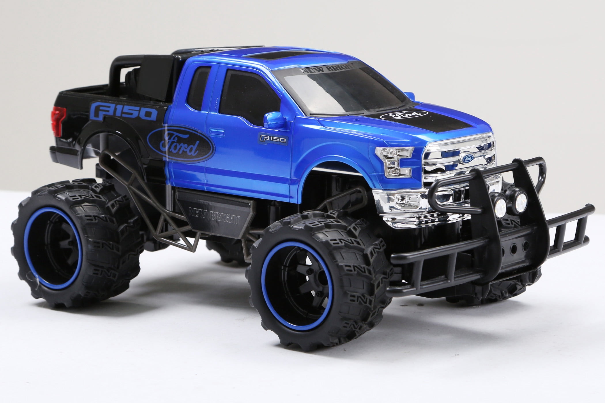 New Bright 1:14 Scale Remote Control Truck Ford F-150 - Blue 2.4GHz USB