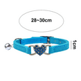 thumbnail image 2 of Collar ajustable para gatos Desiderio de terciopelo suave y seguro con dije de corazón de cristal y cascabeles, 2 of 5