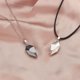 thumbnail image 4 of Collar con imán de corazón para mujeres, hombres y niñas, collar con imán de pareja, collar con imán de corazón de piedra de los deseos, collar de pareja con 100 idiomas, collar de proyección Jewe, 4 of 5