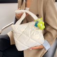 thumbnail image 3 of Sac Fourre-Tout Gonflé pour Femmes, Léger, Matelassé, avec Pendentif, 3 of 9
