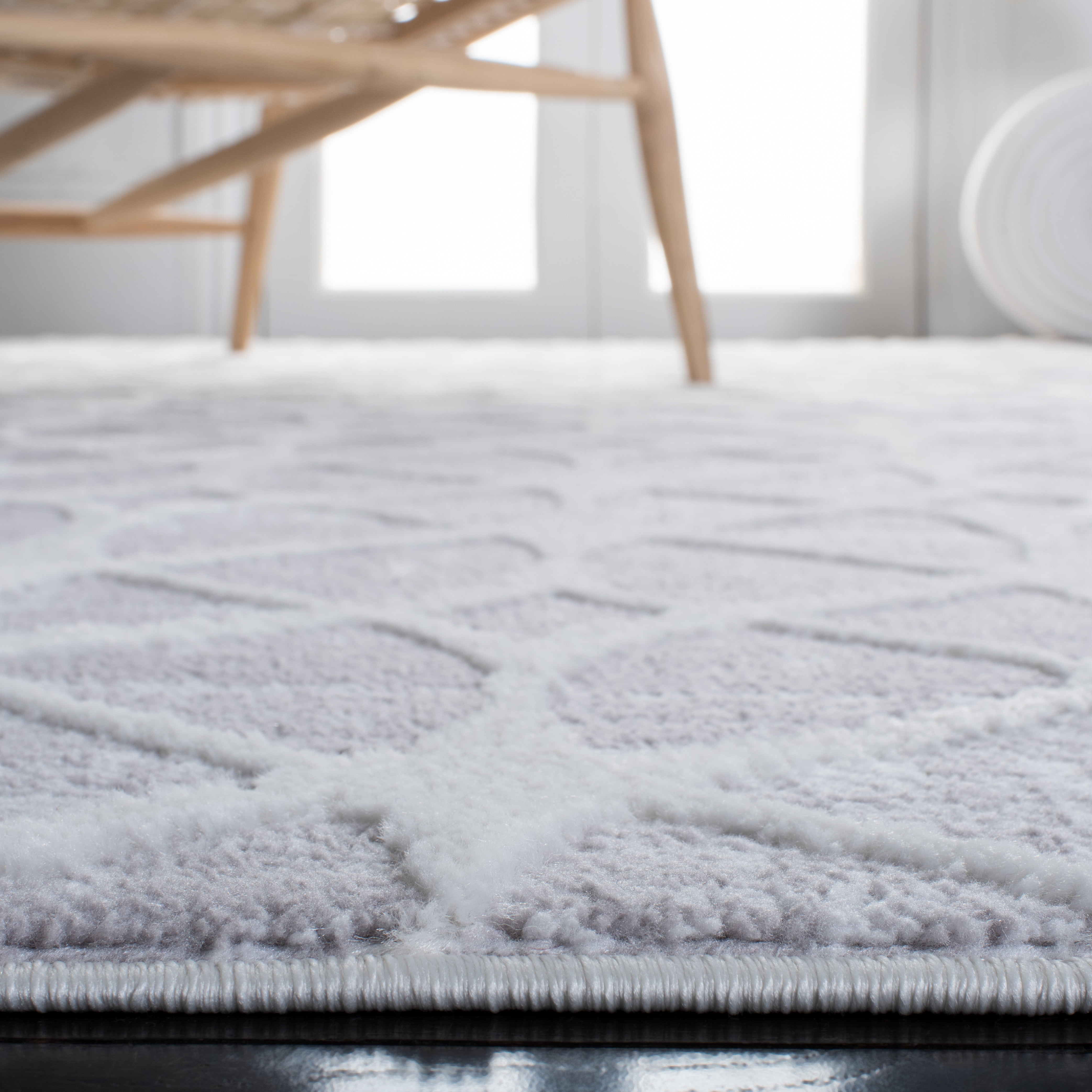 SAFAVIEH Amelia Floella Geometric Area Rug, Gray/Ivory, 6'7" x 6'7" Square