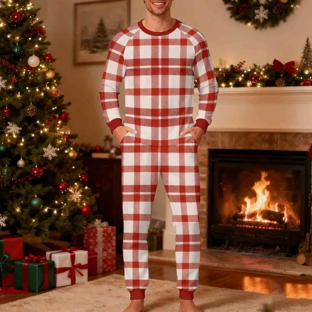 Pijama navideño para hombre, blusa y pantalones con estampado navideño a cuadros.