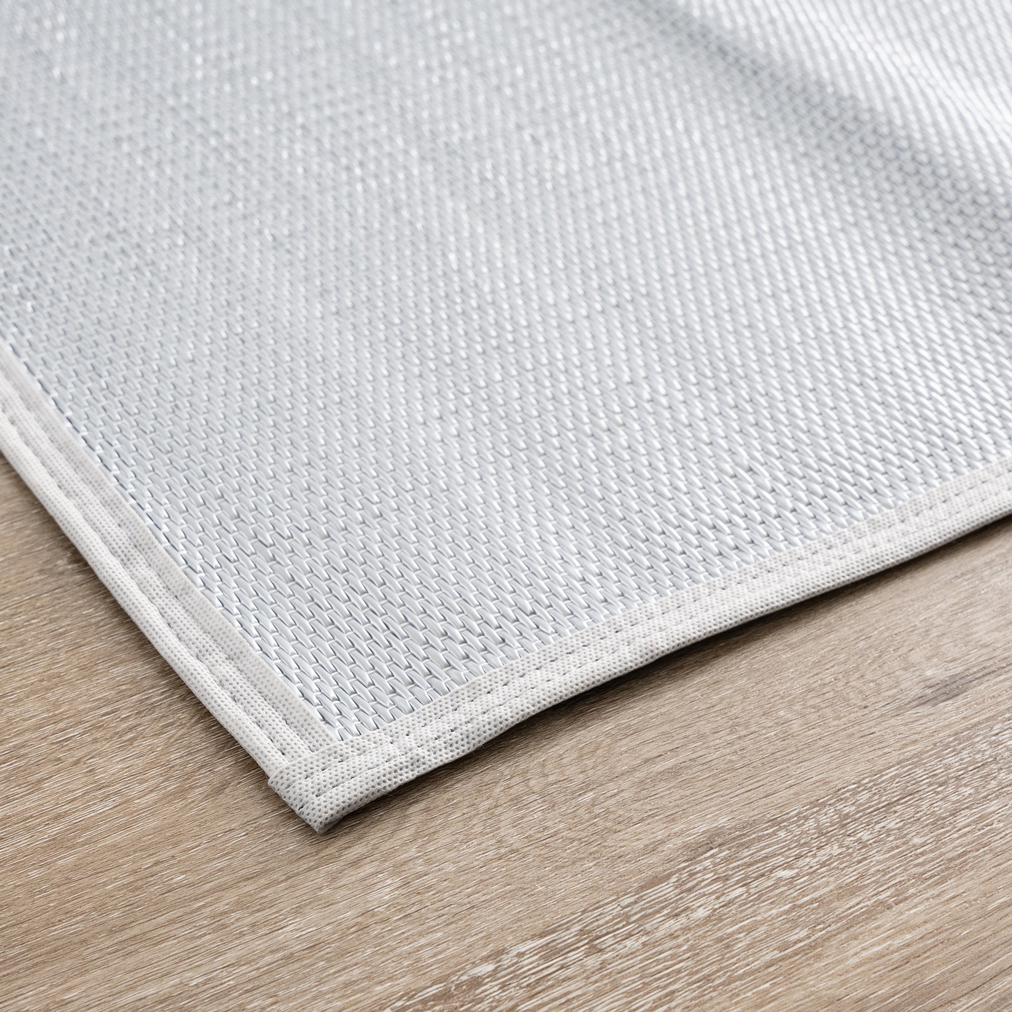 Luna Contemporary Solid Gray Polypropylene Reversible Plastic Straw Outdoor Area Rug, 4'x6' Rectangle