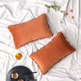 thumbnail image 1 of Paquete de 2 fundas de almohada de terciopelo con pompones decorativos, fundas de cojín suaves y lisas con pompones cuadrados para sofá, dormitorio, coche, 18 x 18 pulgadas, color verde, 1 of 7