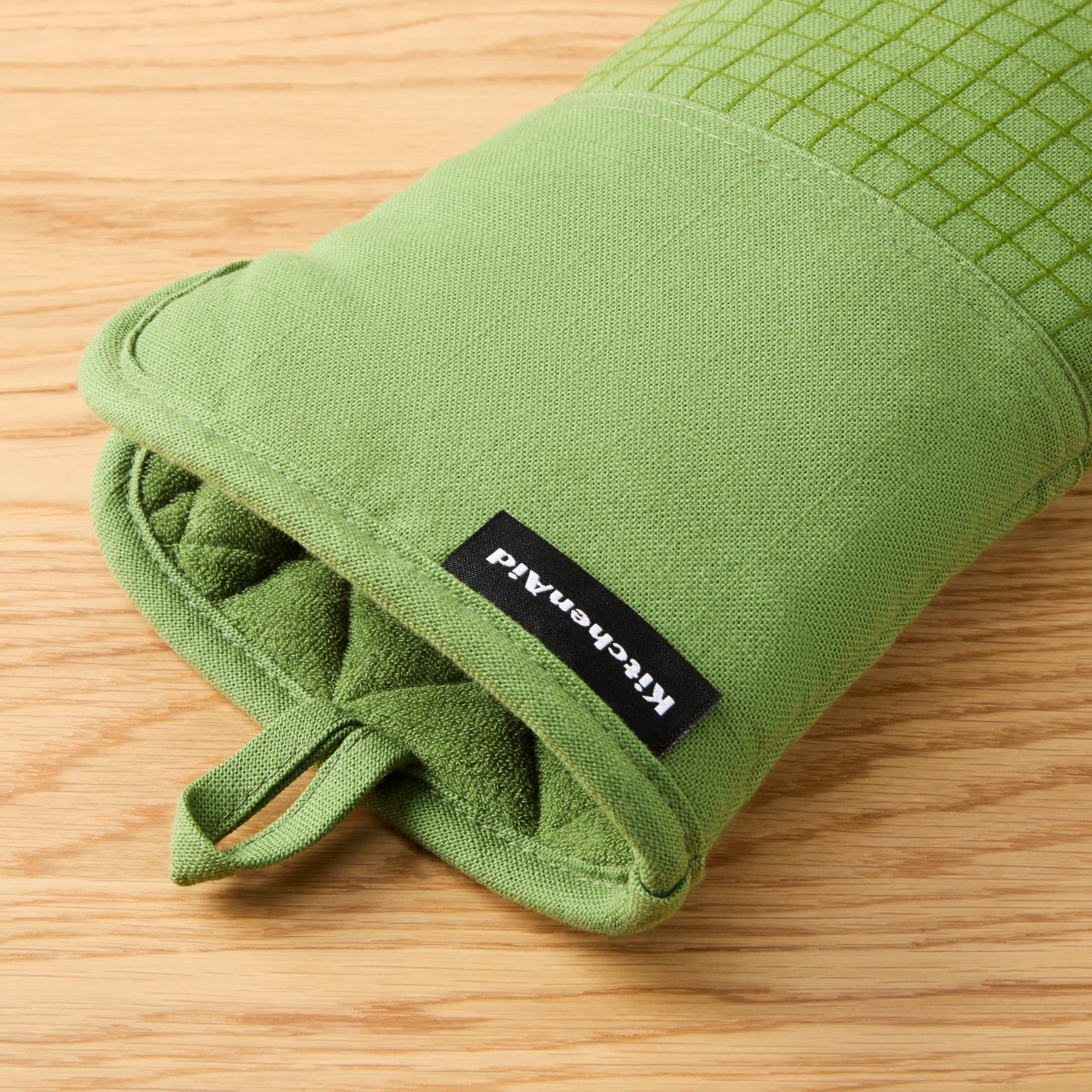 KITCHENAID Gourmet Series Gridlines Oven Mitts 2-Pack Set, Heat Resistant up to 600°F, Soft Silicone Grip, Magnetic Cuff, Matcha Green, 7"x14"