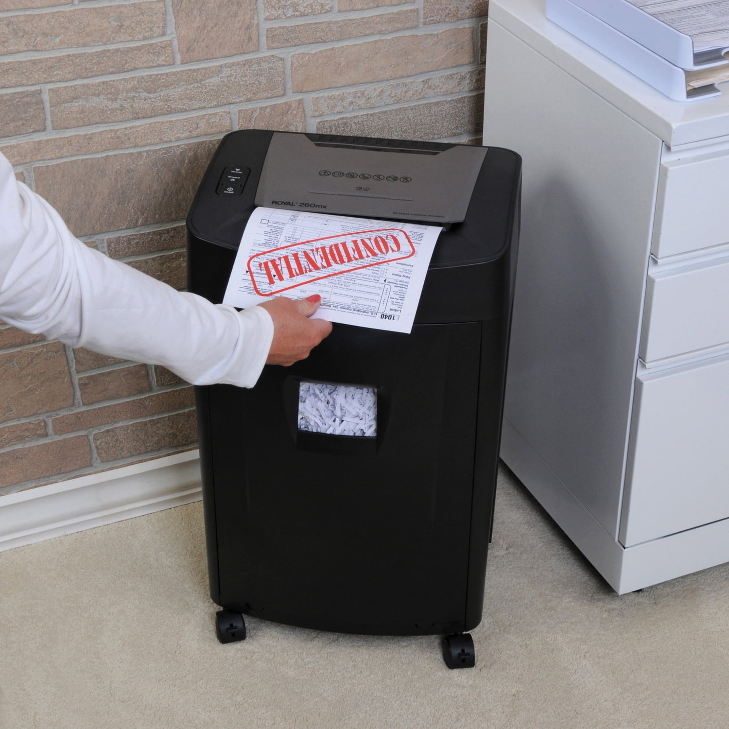 Royal 95000B 260MX 20-Sheet Crosscut Paper and CD Shredder