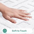 thumbnail image 4 of Juego de alfombras de baño HOMEIDEAS, 2 piezas, absorbentes y peludas, color blanco, 4 of 8