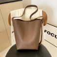 thumbnail image 5 of Bolso de hombro de PU de gran capacidad con cierre de alta calidad 2024, bolso cruzado sencillo de color sólido, bolso de mano suave, versátil y moderno, 5 of 5