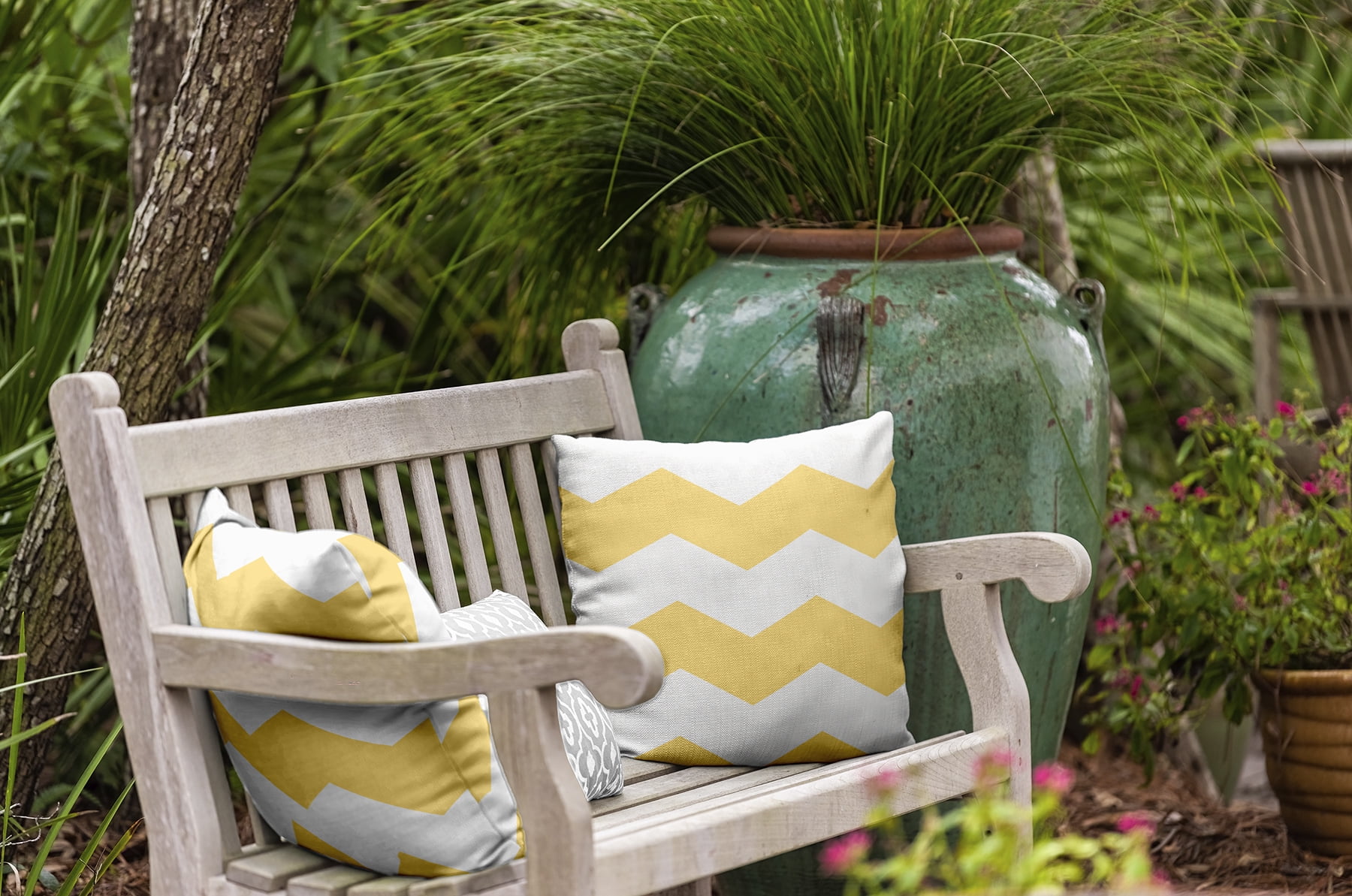 Simply Daisy 16" x 16" Bold Chevron Stripe Polyester Indoor/Outdoor Pillow, Yellow (1 count)