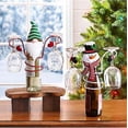 thumbnail image 3 of Adornos navideños rojos, botellas navideñas y soportes de vidrio, botellas de muñeco de nieve de Papá Noel, 1 botella de vino y 2 vasos, 3 of 3