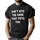 thumbnail image 1 of Camiseta gráfica divertida "No te muerdas las manos" - Algodón suave, cuello redondo, corte informal para hombre, 1 of 7