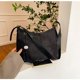 thumbnail image 4 of Bolsos de hombro ligeros de lujo de gran capacidad para mujer, nueva tendencia 2024, bolso de mano de estilo versátil con hilo de coser de alta calidad, 4 of 5