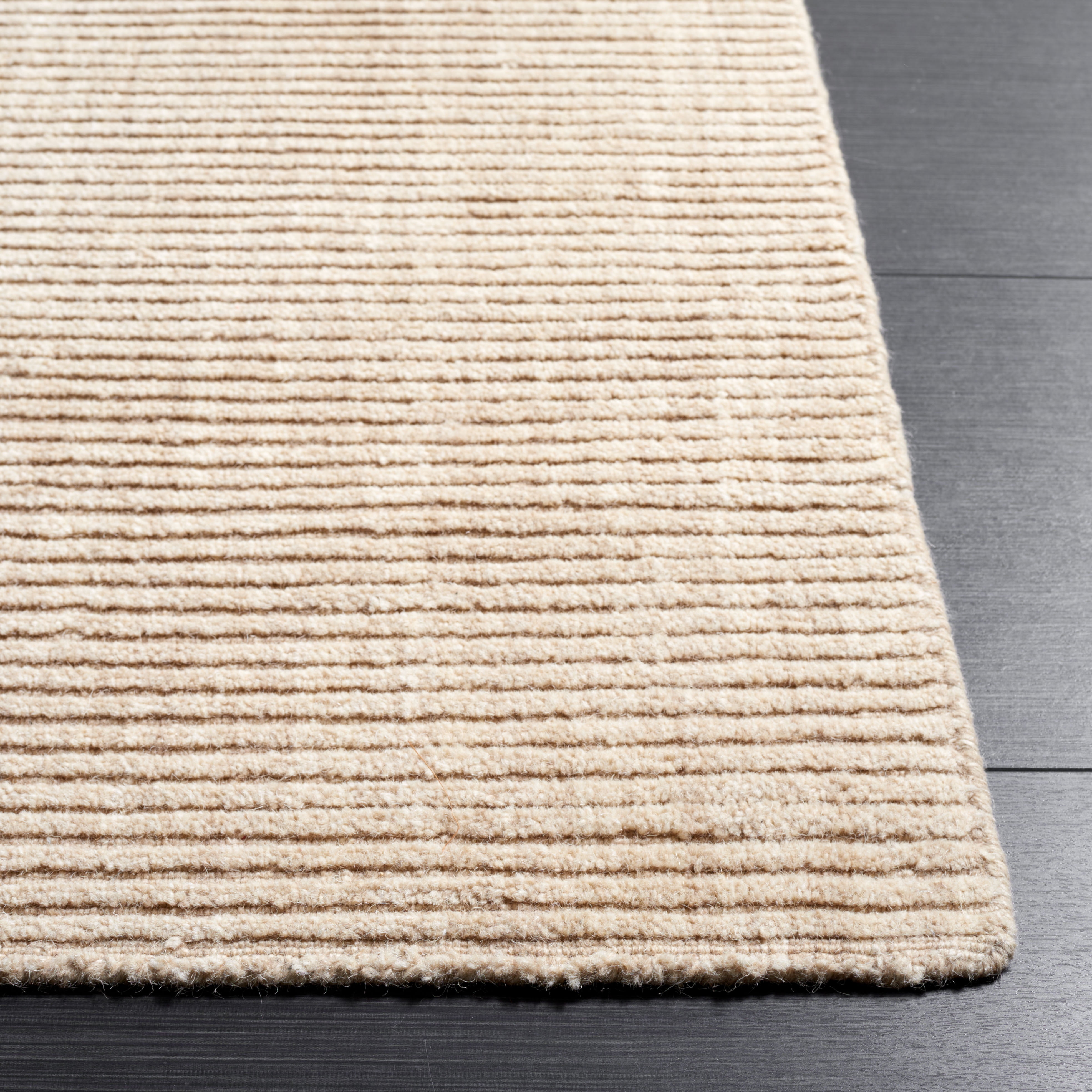 Safavieh Himalaya Hayden Solid Area Rug, Beige, 4' x 6'