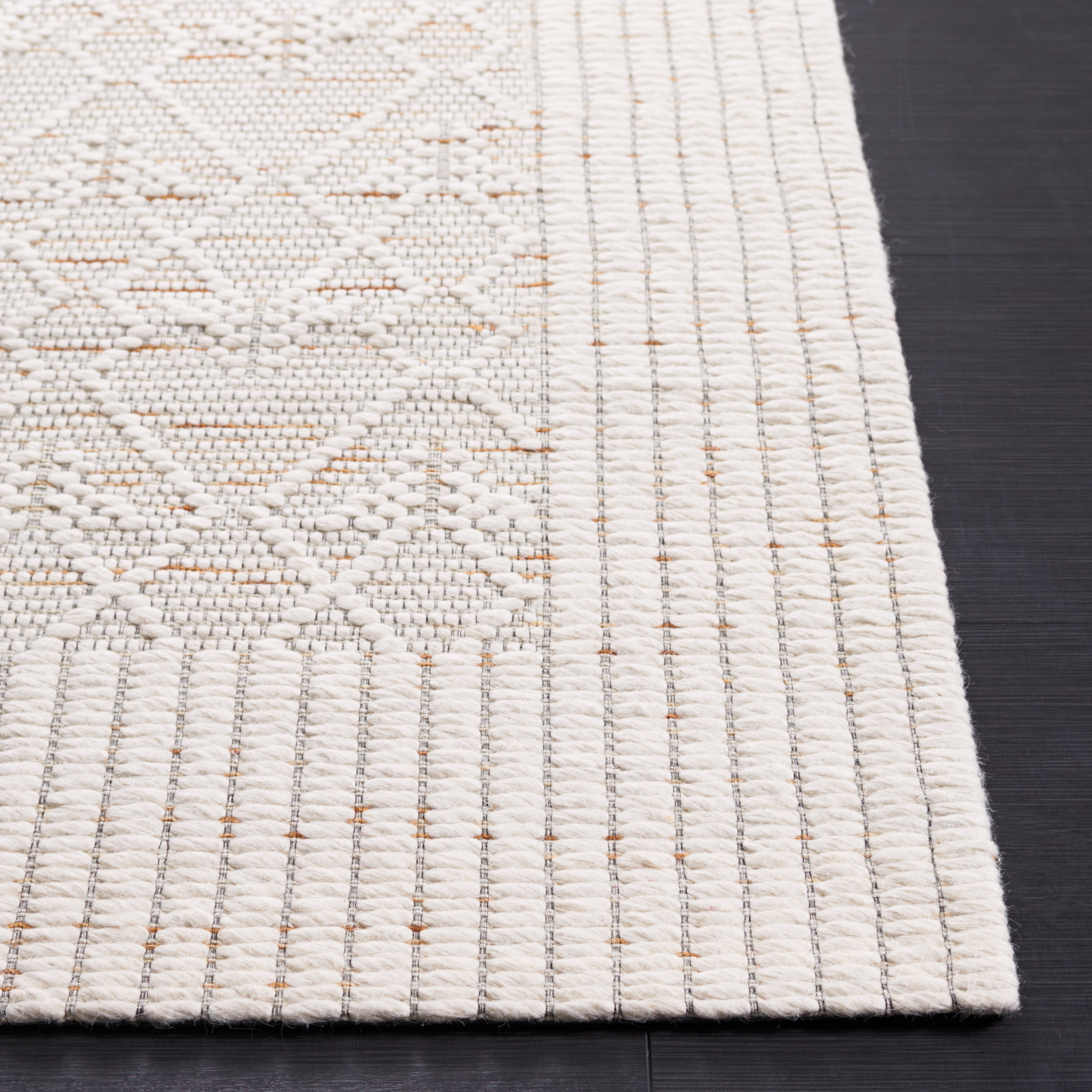 SAFAVIEH Marbella Helen Bordered Area Rug, Ivory/Brown, 6' x 9'