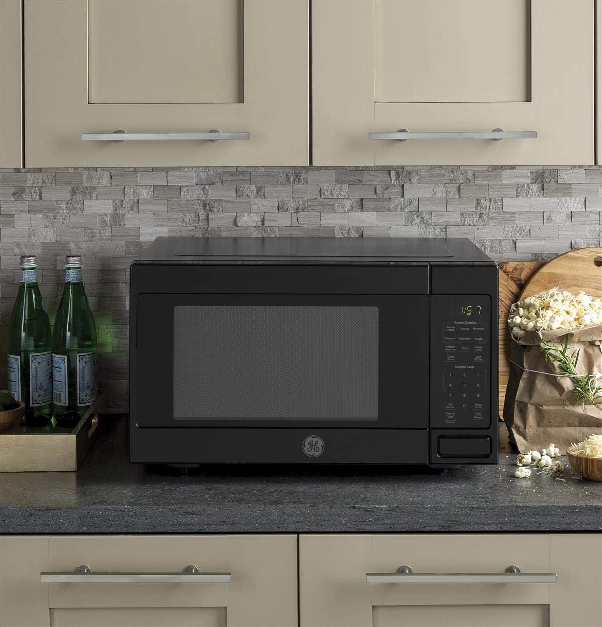 GE Appliances JES1657DMBB 1.6 cu. ft. Capacity Countertop Microwave Black
