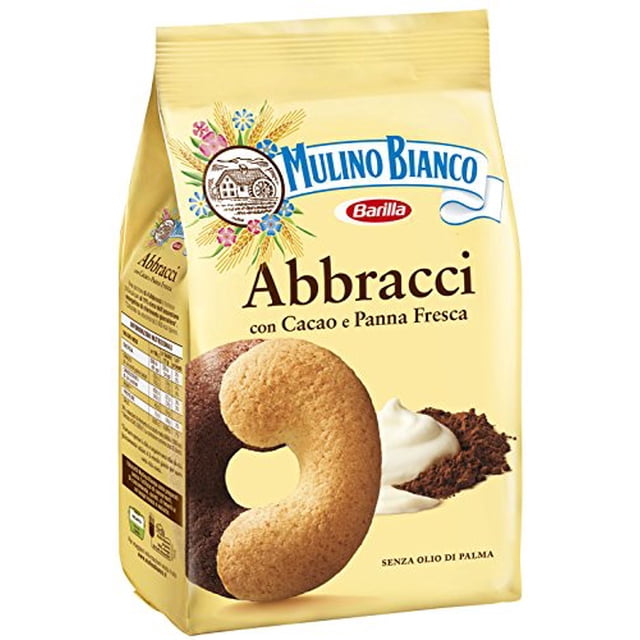 mulino bianco - abbracci - paquete de 3 Bolsa frontal amarilla de galletas Abbracci Mulino Bianco importadas, logo Mulino Bianco y nombre Abbracci, imagen de dos galletas unidas (mitad vainilla, mitad cacao) junto a crema blanca y cacao en polvo; etiqueta y tabla nutricional visibles en el lateral.